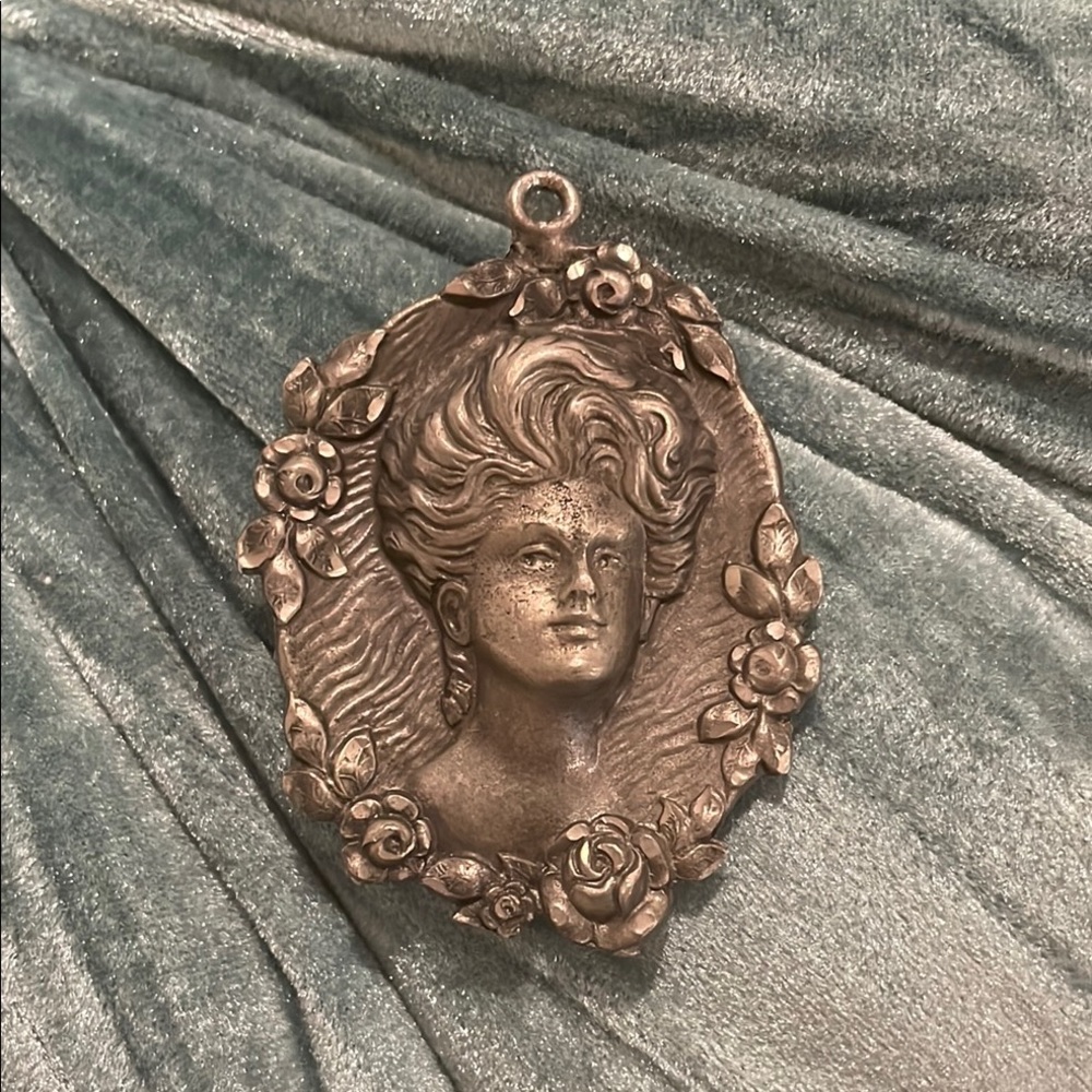 Vintage Cameo  Pendant Pewter Gibson Girl